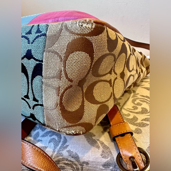 Beautiful Coach Tote Purse WITH Matching Wallet - Picture 15 of 15